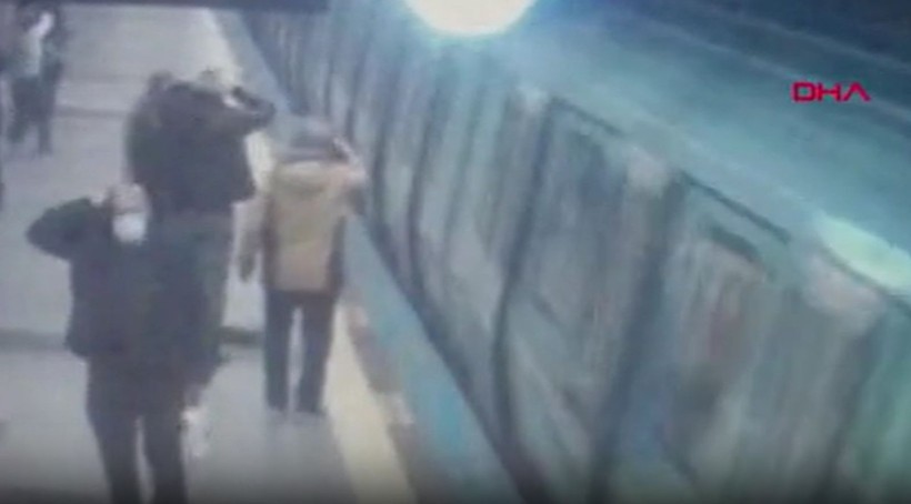 Üniversiteli genç kız Maltepe'de metro raylarına atladı, vatandaşlar büyük korku yaşadı! O anlar kamerada - Resim: 4