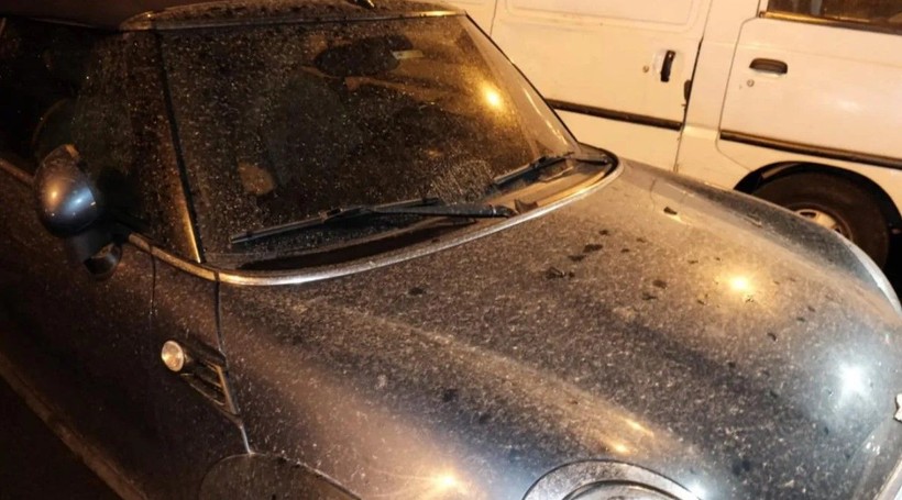 İstanbul'un bazı ilçelerinde toz taşınımı görüldü, araçlar çamurla kaplandı - Resim: 4