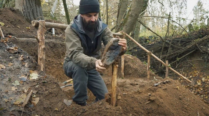 Ormanda geceyi geçirmek için ev yaptı! Milyonlar o anları izlerken hayran kaldı - Resim: 24