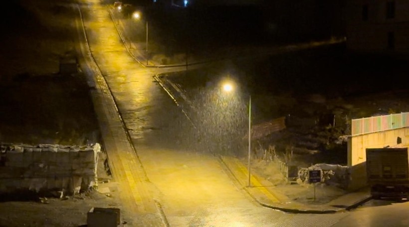 Hakkari'nin Yüksekova ilçesinde yoğun kar yağışı başladı - Resim : 2