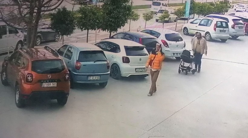 Antalya'da bir AVM'nin otoparkında park halindeki araçların plakasını kaydeden vatandaş araç sahiplerinin tepkisiyle karşılaştı! Yere oturdu kalbini tuttu... - Resim: 9