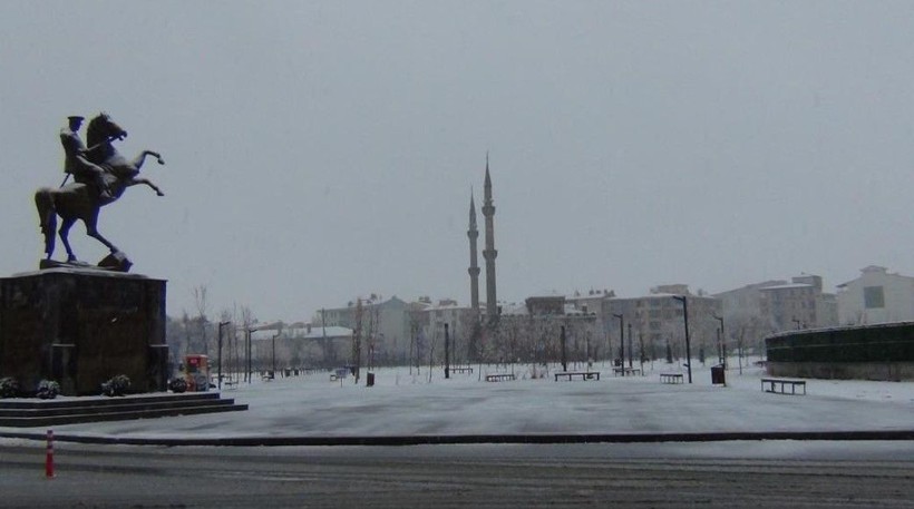 Mart kapıdan baktırdı! Kars'ta kar sürprizi - Resim: 7