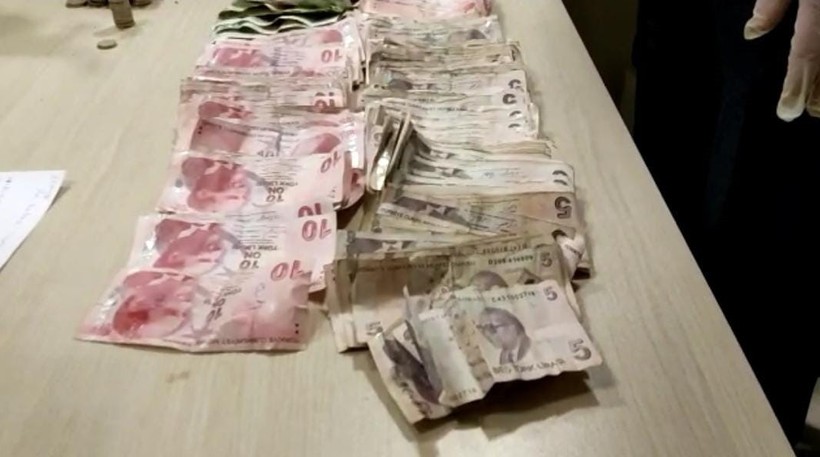 Dilencinin yarım günlük mesaisi şaşkına çevirdi! Üzerinden deste deste banknot çıktı - Resim : 4