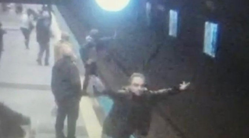 Üniversiteli genç kız Maltepe'de metro raylarına atladı, vatandaşlar büyük korku yaşadı! O anlar kamerada - Resim: 1