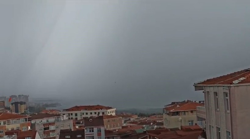 Küçükçekmece gölünde hortum paniği - Resim : 1