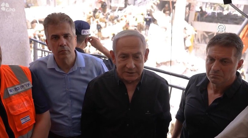 Netanyahu, İran'ın füze yağdırdığı Bat Yam'da görüntülendi - Resim: 6