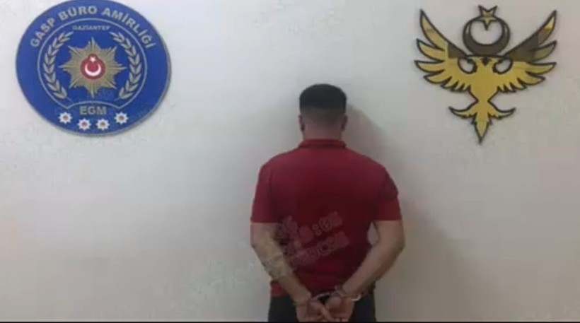 Gaziantep'te 3 milyon TL'lik silahlı gasp kamerada: Şüpheliler yakalandı - Resim : 2