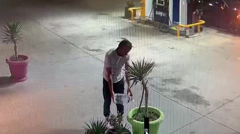 Bursa'da yangın çıkaran FETÖ'cünün, benzinlikteki görüntüleri ortaya çıktı - Resim : 2