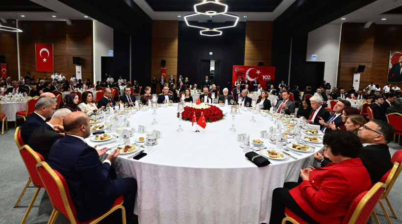 Eskişehir’de Cumhuriyet Pastasını 102 yaşındaki Ali Sezer kesti - Resim: 4