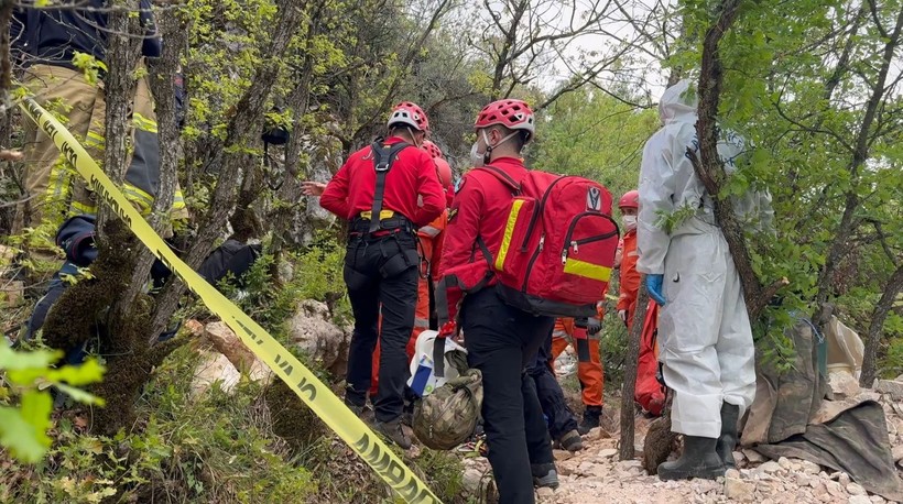 Son Dakika: Definecilerin feci sonu! Bursa İznik'teki mağarada ölü bulundular - Resim: 4