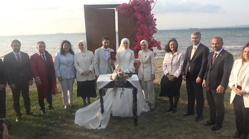 Bakan Göktaş, Yalova'da nikah şahitliği yaptı - Resim : 1