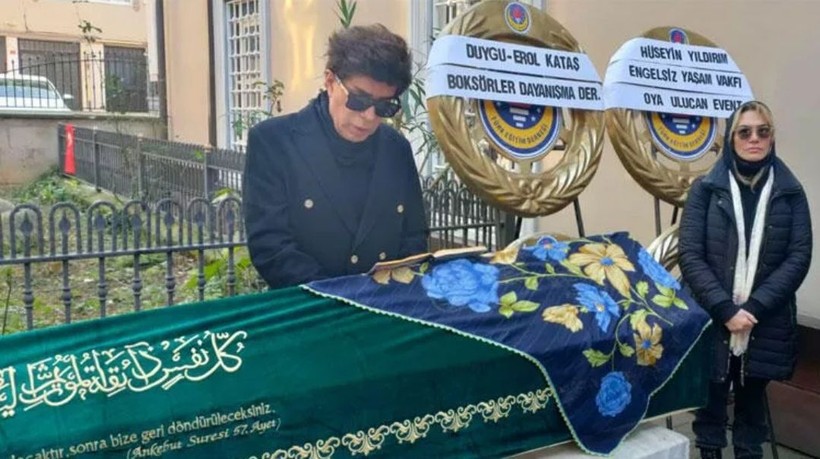Yılmaz Morgül, yılın ilk gününde annesini son yolculuğuna uğurladı - Resim: 1