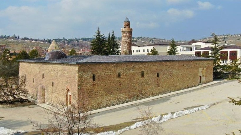 Pisa Kulesi'nden daha eğik : 870 yıllık minare 3 büyük depreme bana mısın demedi! - Resim: 8