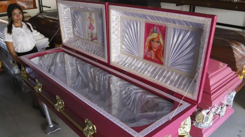 Barbie çılgınlığı akılalmaz boyutlara ulaştı! Tabutlar bile artık pembe... "Barbie gibi dinlenebilirsiniz" - Resim : 1
