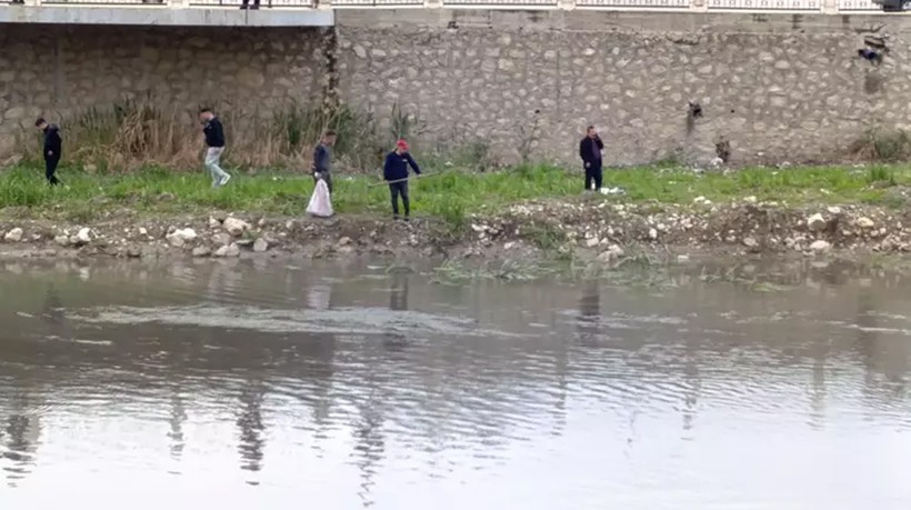 Amasya'da, Yeşilırmak'ta balık ölümleri meydana geldi - Resim : 1