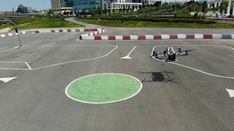 İki kişilik elektrikli uçan araba için geri sayım! Trafiğe çıkacağı tarih belli oldu - Resim: 2