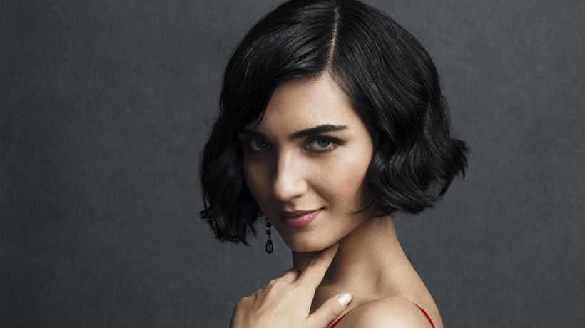 Tuba Büyüküstün ikiz kızlarıyla bir süre Paris'te yaşayacağını açıkladı