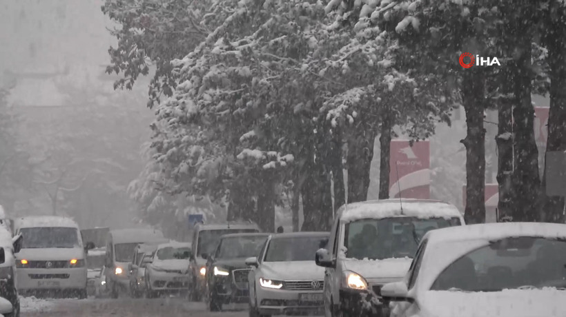 Bitlis de beyaza büründü: Kar kalınlığı 10 santimetreyi geçti
