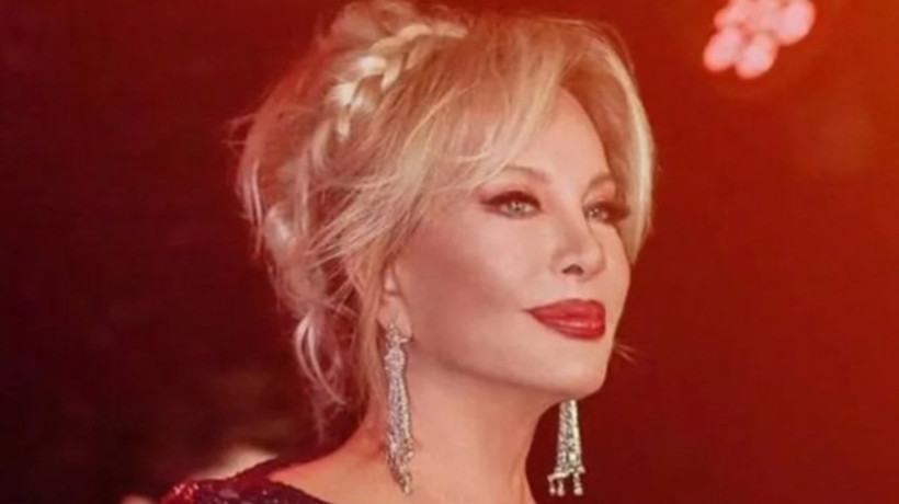 Emel Sayın'dan kötü haber! Sosyal medyadan sevenleriyle paylaştı