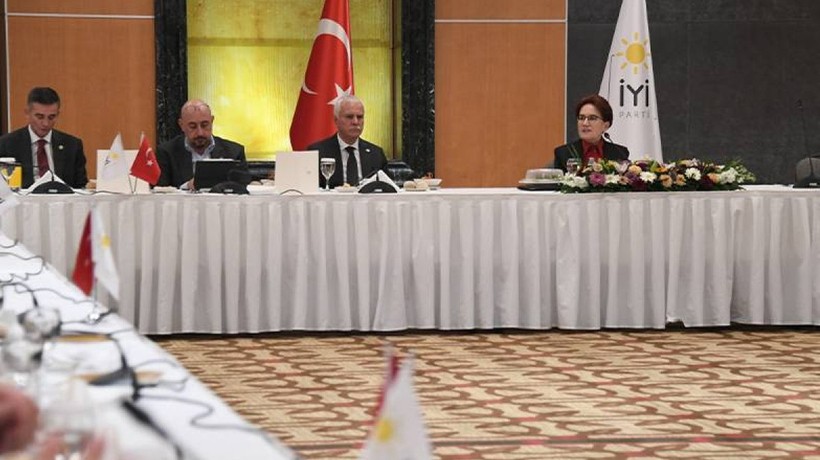 Akşener partisinin kurmaylarıyla bir araya geldi