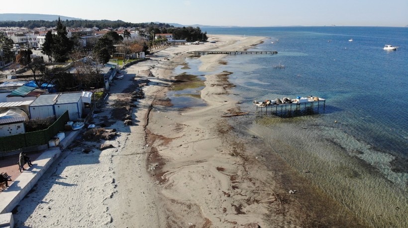 Çanakkale Boğazı'nda deniz suyu 20 metre çekildi: Bazı tekneler karaya oturdu!