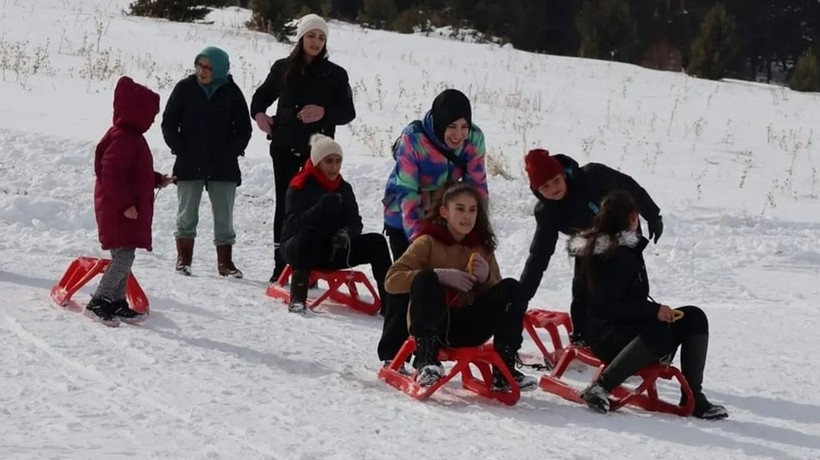 Ardahan'daki depremzede çocuklar çeşitli etkinliklerle eğlendi