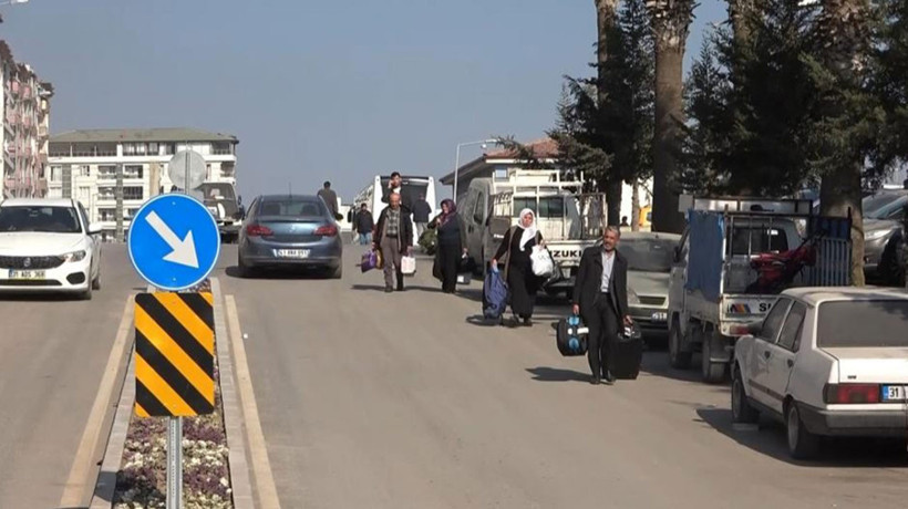 Enkaza dönen Hatay'da göç başladı! Bölge halkı şehri terk ediyor