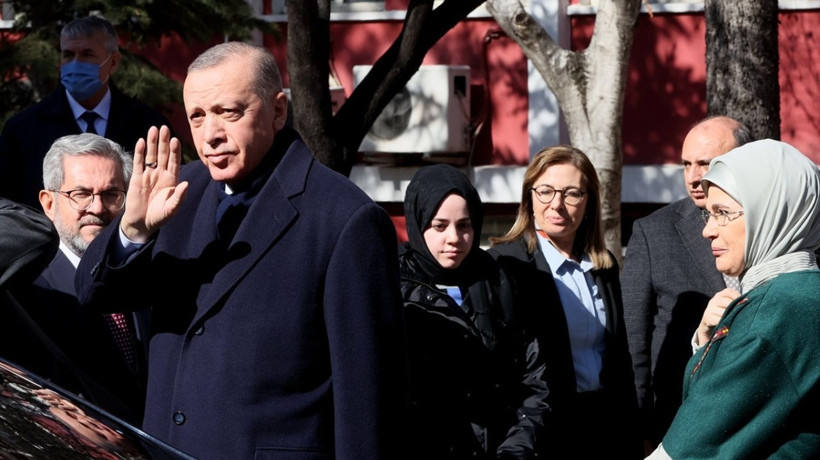 Cumhurbaşkanı Recep Tayyip Erdoğan 248. saatte enkaz altından kurtarılan Aleyna Ölmez'i ziyaret etti