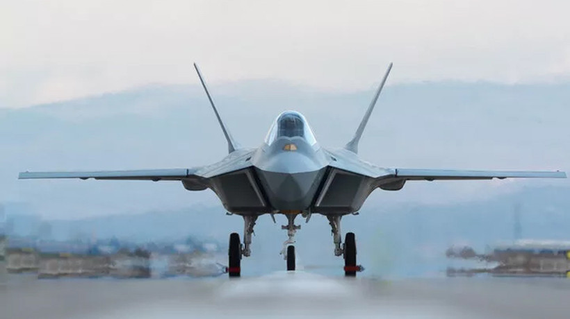 İsmail Demir'den heyecanlandıran paylaşım: Milli Muharip Uçak pist başında!