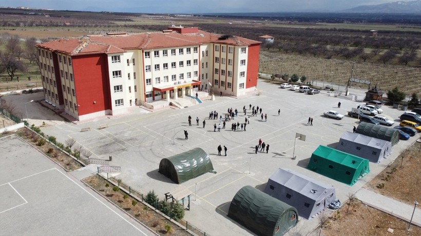 Şanlıurfa'da Vali Salih Ayhan adına açılan sahte hesaptan okulların tatil olduğu duyuruldu, gerçek Vali olaya hemen el attı