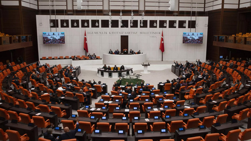 En düşük emekli maaşını 7 bin 500 liraya çıkaran kanun teklifi TBMM Genel Kurul'unda kabul edildi