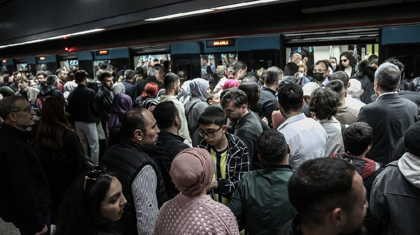 İstanbul'da bayram izdihamı yaşandı! Adım atacak yer kalmadı