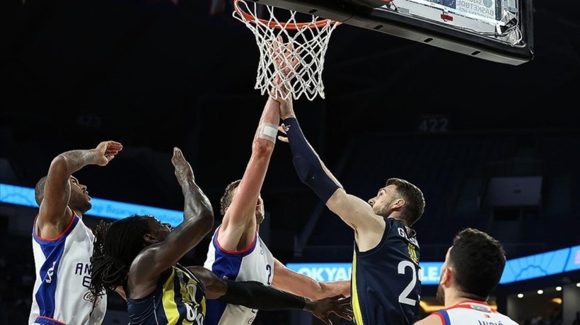 Anadolu Efes-Fenerbahçe Beko maçının hakemlerine maç yok