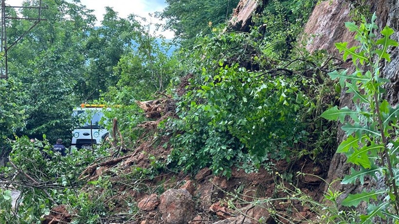 Ordu'da heyelan nedeniyle ulaşıma kapanan üç ilçenin bağlantı yolu ulaşıma açıldı