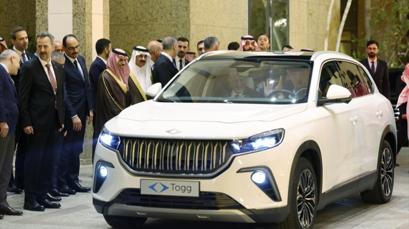 Suudi Arabistan Veliaht Prensi Selman, Cumhurbaşkanı Erdoğan'ı kendisine hediye edilen Togg ile otele bıraktı