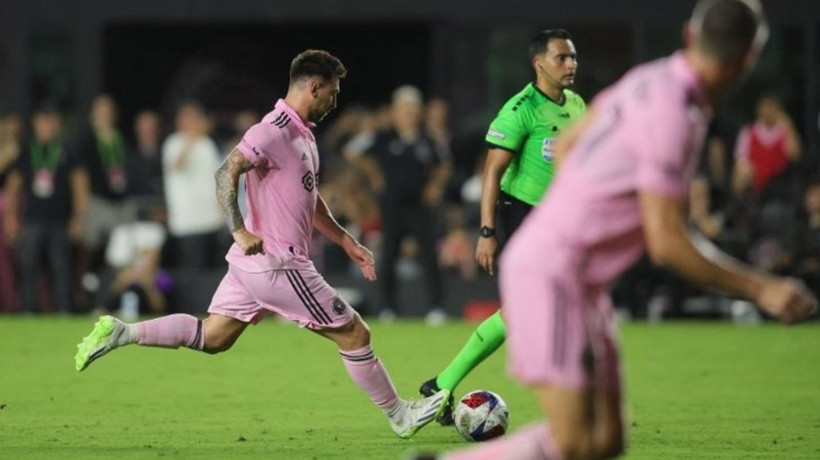 Messi'den muazzam başlangıç: 90'da frikik...