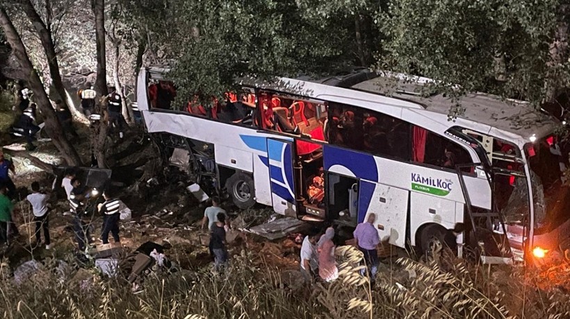 Yozgat'ta gece saatlerinde feci kaza meydana geldi! Yolcu otobüsü devrildi: Hayatını kaybeden 12 kişinin kimlikleri belli oldu