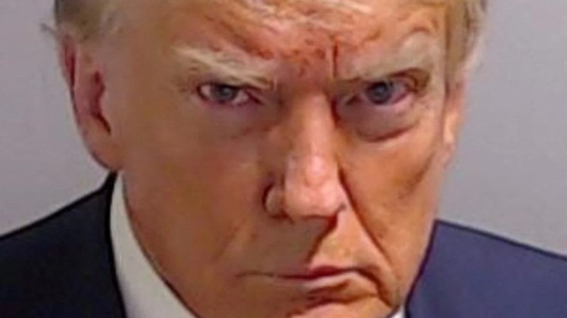 Donald Trump, cezaevine teslim oldu! ABD tarihinde bir ilk: Sabıka fotoğrafı çekildi