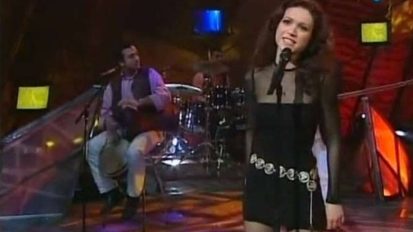 1997 Eurovision starı Şebnem Paker müzik öğretmeni olarak Milas'a atandı