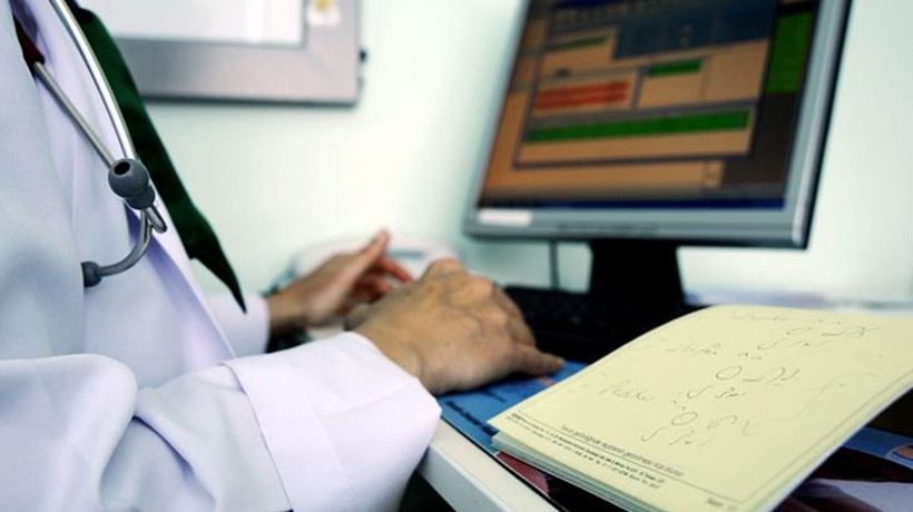 E-Reçete kimlere yazılıyor? Bakan Fahrettin Koca'dan eleştirilere cevap