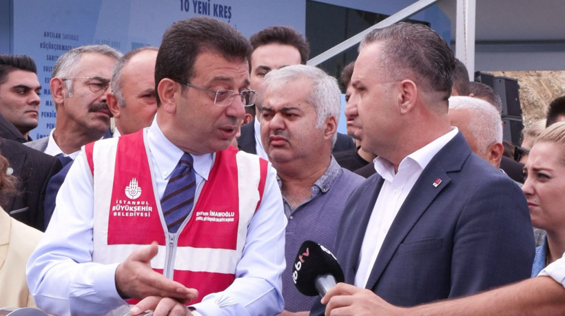 Ekrem İmamoğlu, CHP Sultangazi İlçe Başkanı Kemal Avseren'i kameralar önünde azarladı: Rezillik