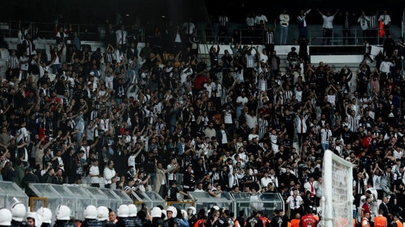 Beşiktaş tribünlerinde 'yönetim istifa' sesleri! Taraftar stadı terk etmedi