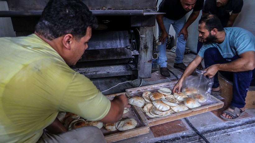 Katil İsrail'in zalimce vurduğu Gazze'de savaşın gölgesinde yaşam