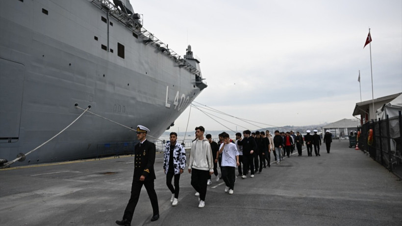 Sarayburnu Limanı'na demirleyen TCG Anadolu gemisi yarın saat 18.00'e kadar ziyaret edilebilecek