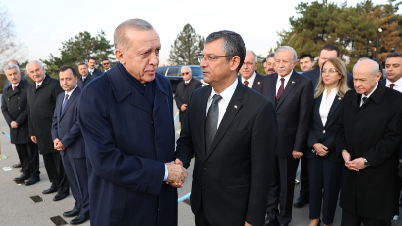 Cumhurbaşkanı Erdoğan ve CHP Genel Başkanı Özgür Özel Anıtkabir'de karşı karşıya geldi