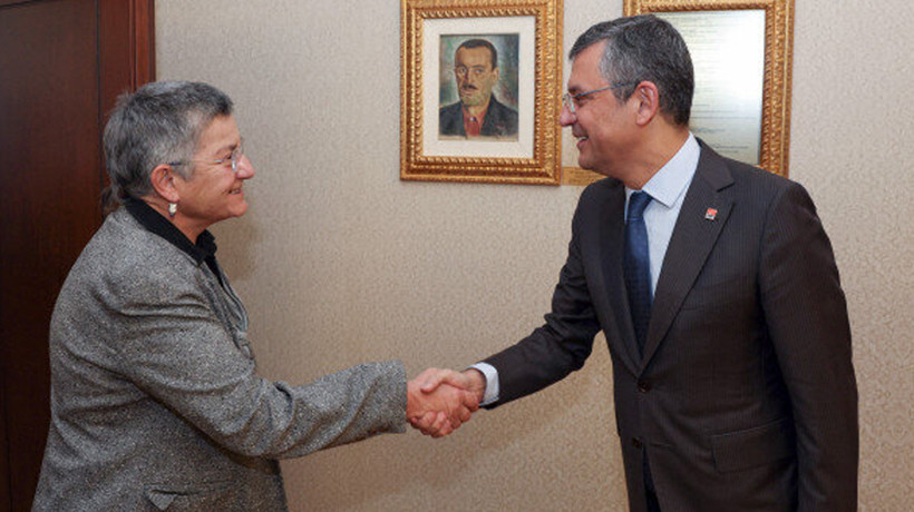 CHP Genel Başkanı Özgür Özel Öcalan'a özgürlük isteyip TSK'ya iftira atan TTB Başkanı Şebnem Korur Fincancı'yı kabul etti