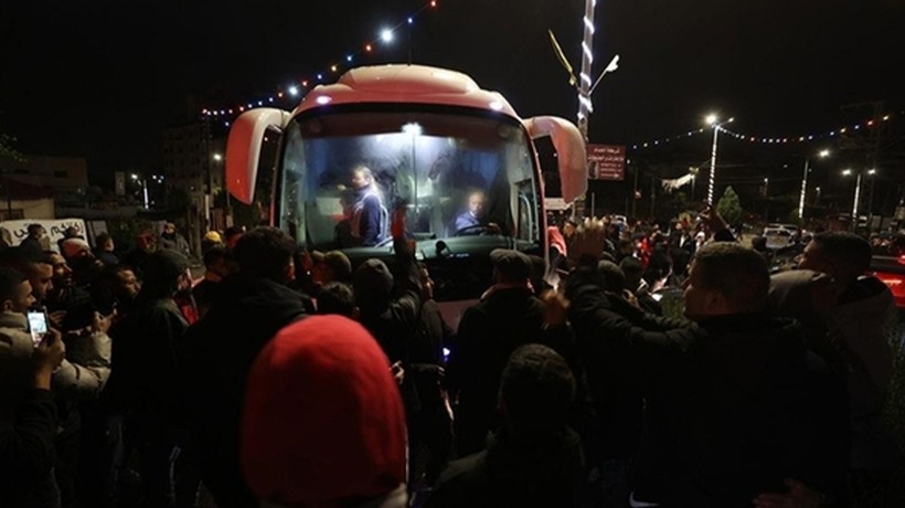 Gazze'de geçici ateşkes için son saatler: Hamas 6. günde 14 rehineyi daha serbest bıraktı