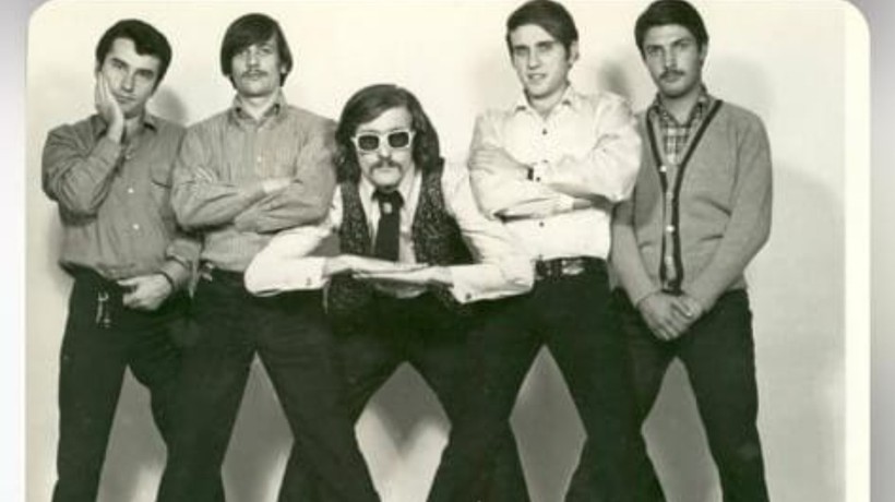 Anadolu Rock müziğinin efsane gitaristi Yalçınkaya Tümay vefat etti! Apaşlar grubunda Cem Karaca'yla birlikte çalıp söylemişlerdi
