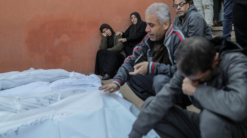 Gazze'de sayılı saatte 20 katliam: Öldürülenlerin sayısı 213 kişi artarak 17 bin 700'e yükseldi