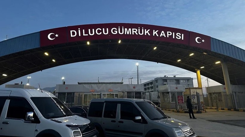Türkiye-Nahçıvan sınırında 13 kilometrelik tır kuyruğu